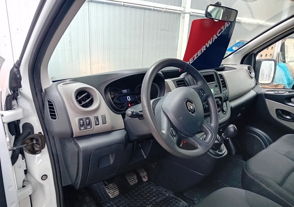 Renault Trafic cena 69900 przebieg: 105000, rok produkcji 2015 z Jędrzejów małe 436